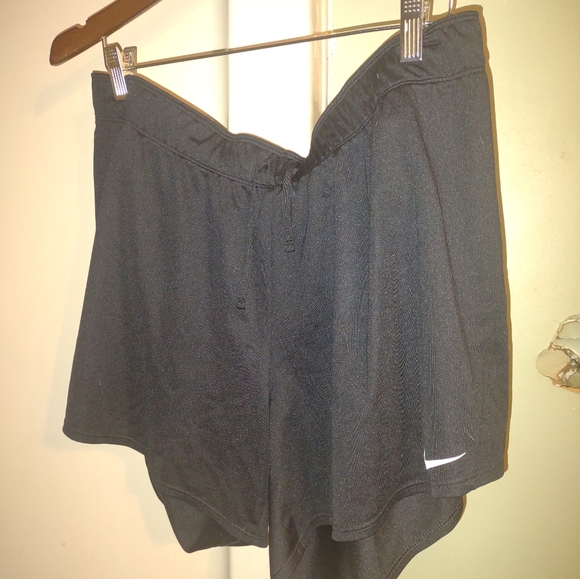 Woman's athletic Nike DRI fit black running shorts size XL - Picture 1 of 4